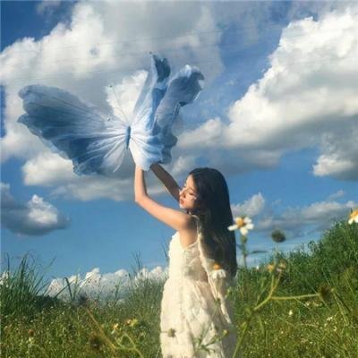 时装周T台实拍：某天后之女恋爱脑怒怼网友，品牌方解约
